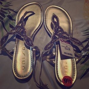 NWT Gold Thong Beaded Sandals Dress Size 9.5